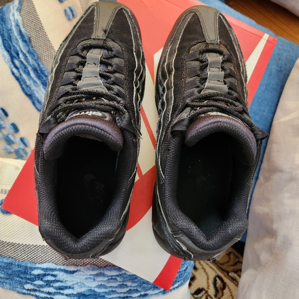 Mens Air Max 95 Essentials - Picture 7 of 11